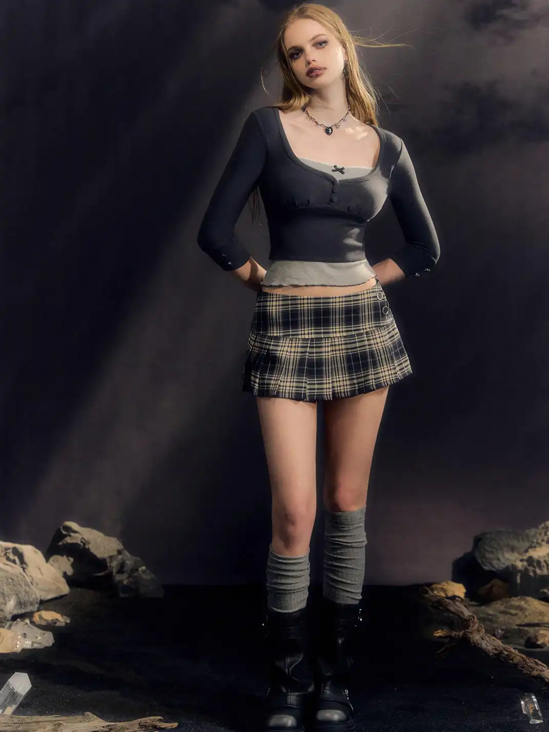 DeleteEX | Low-Waisted Plaid Pleated Skirt