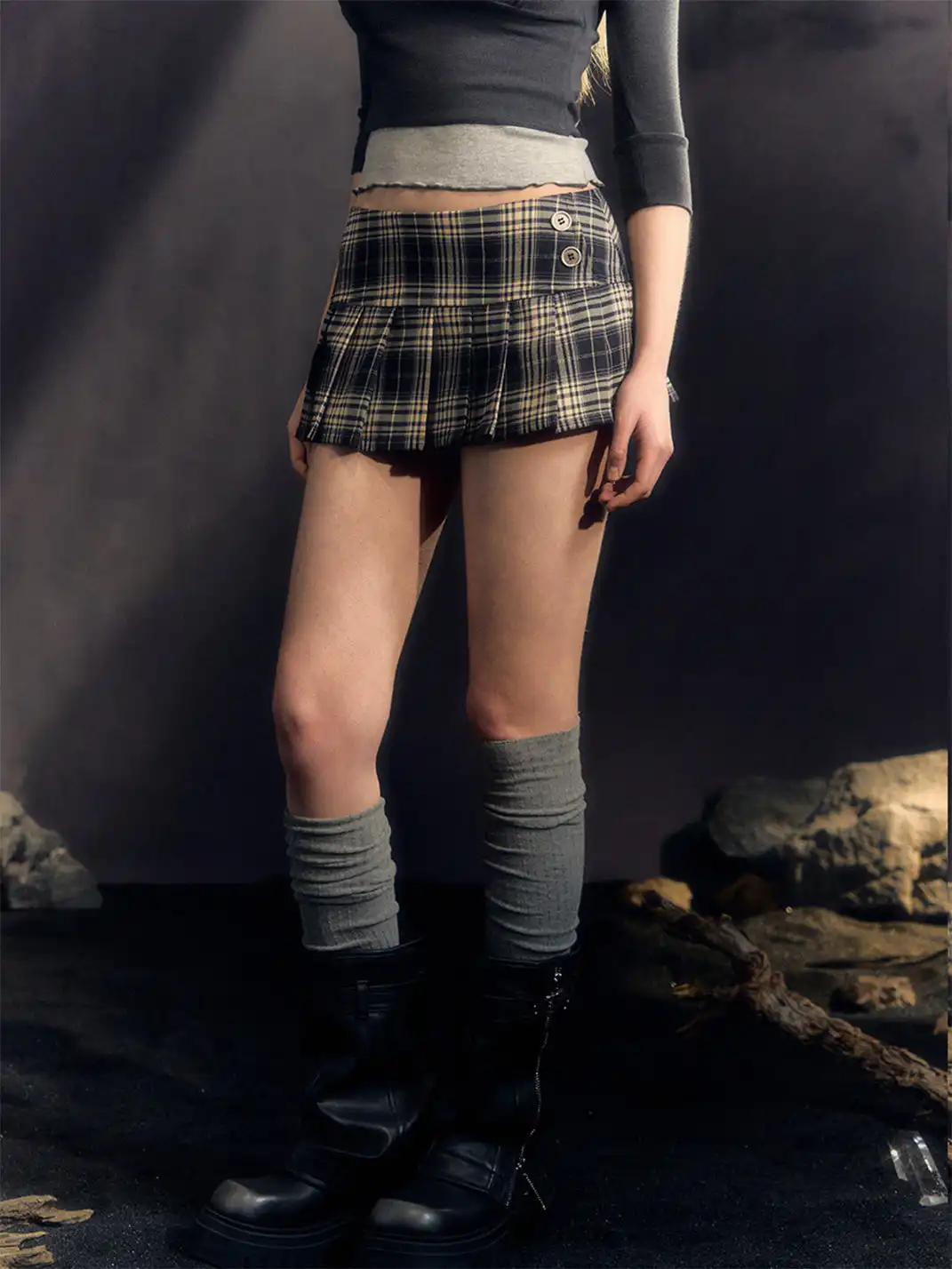 DeleteEX | Low-Waisted Plaid Pleated Skirt