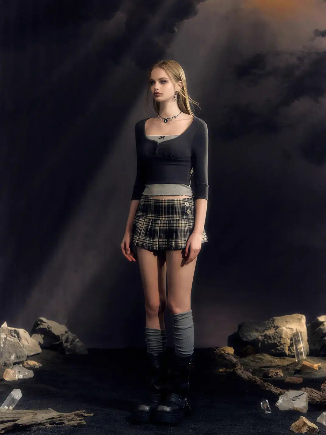 DeleteEX | Low-Waisted Plaid Pleated Skirt