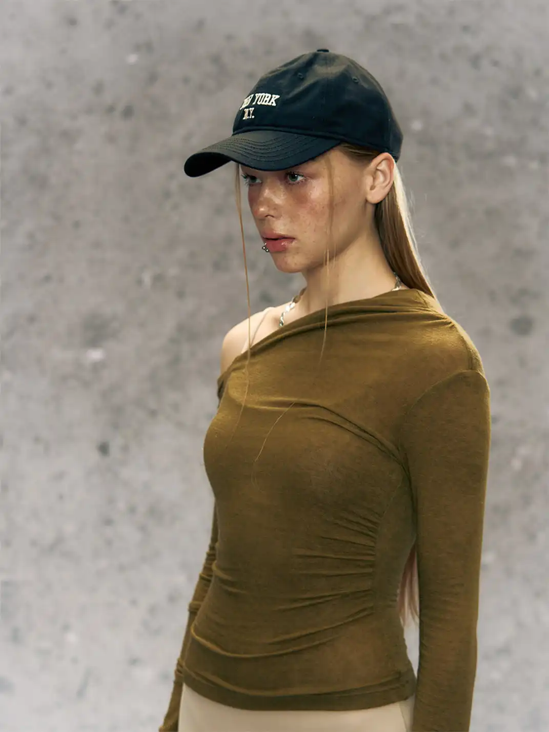 DeleteEX | Asymmetrical Off-Shoulder Long-Sleeved Top