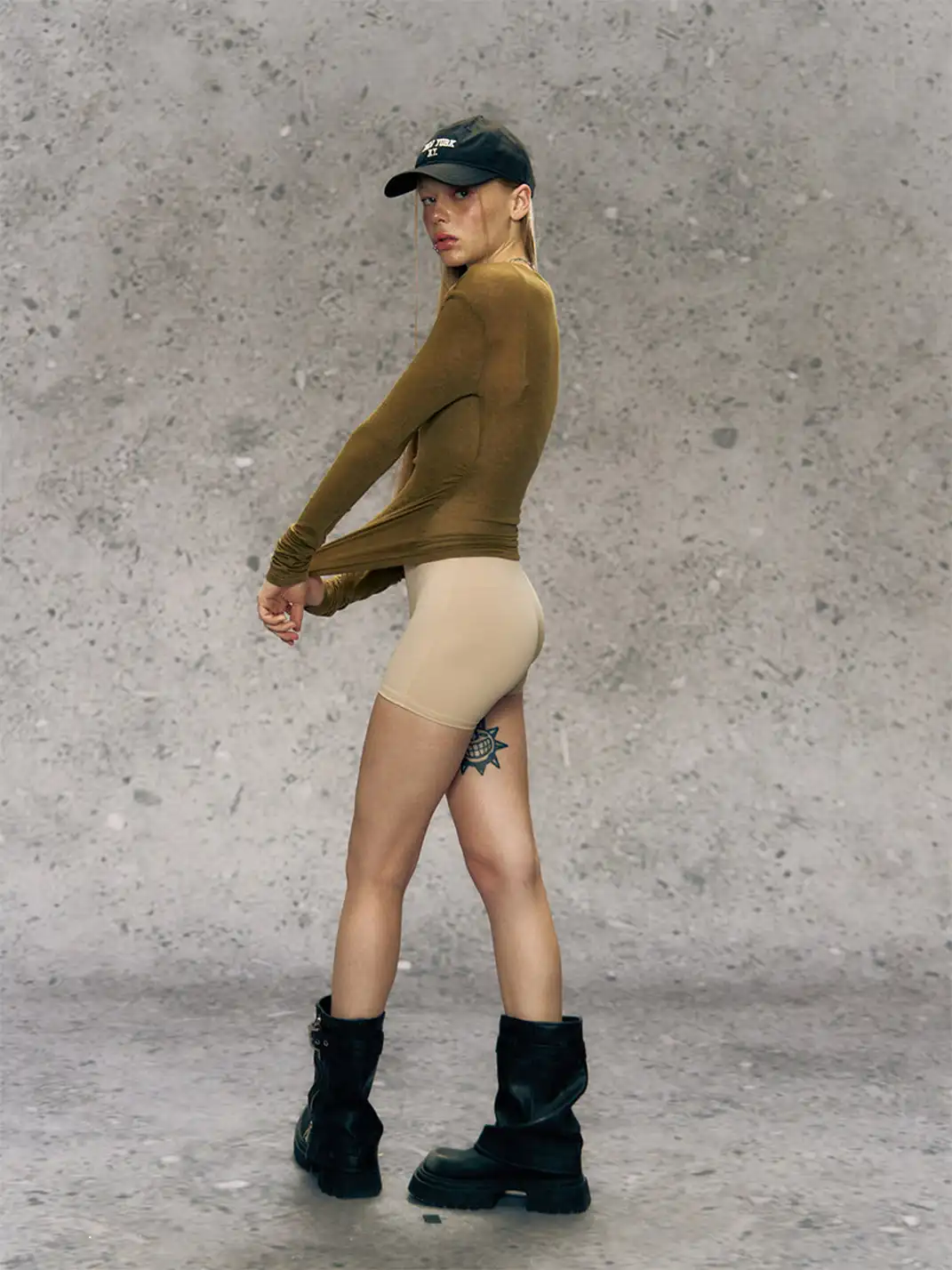 DeleteEX | Asymmetrical Off-Shoulder Long-Sleeved Top
