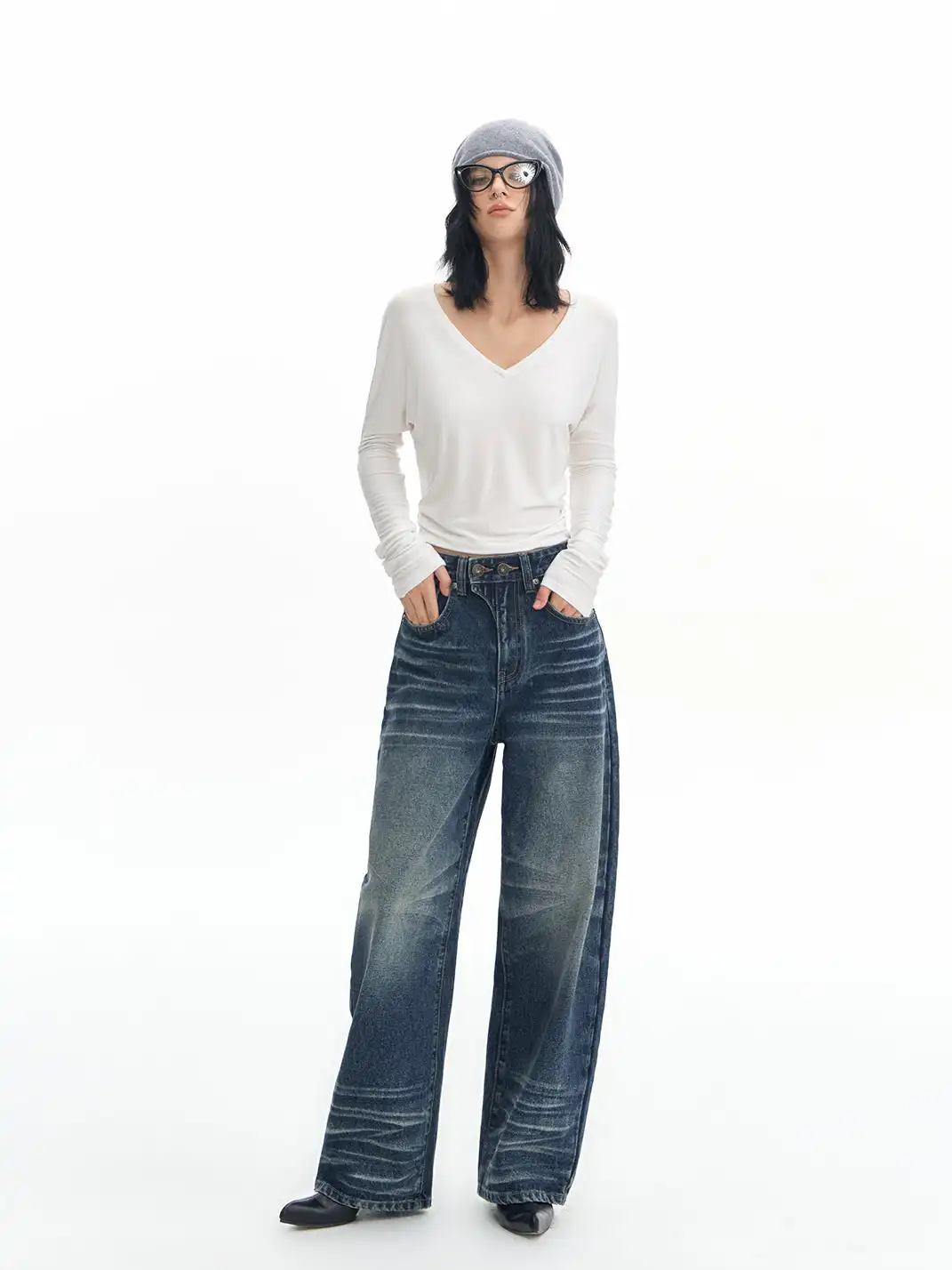 DeleteEX | Curved Washed Saucer Jeans