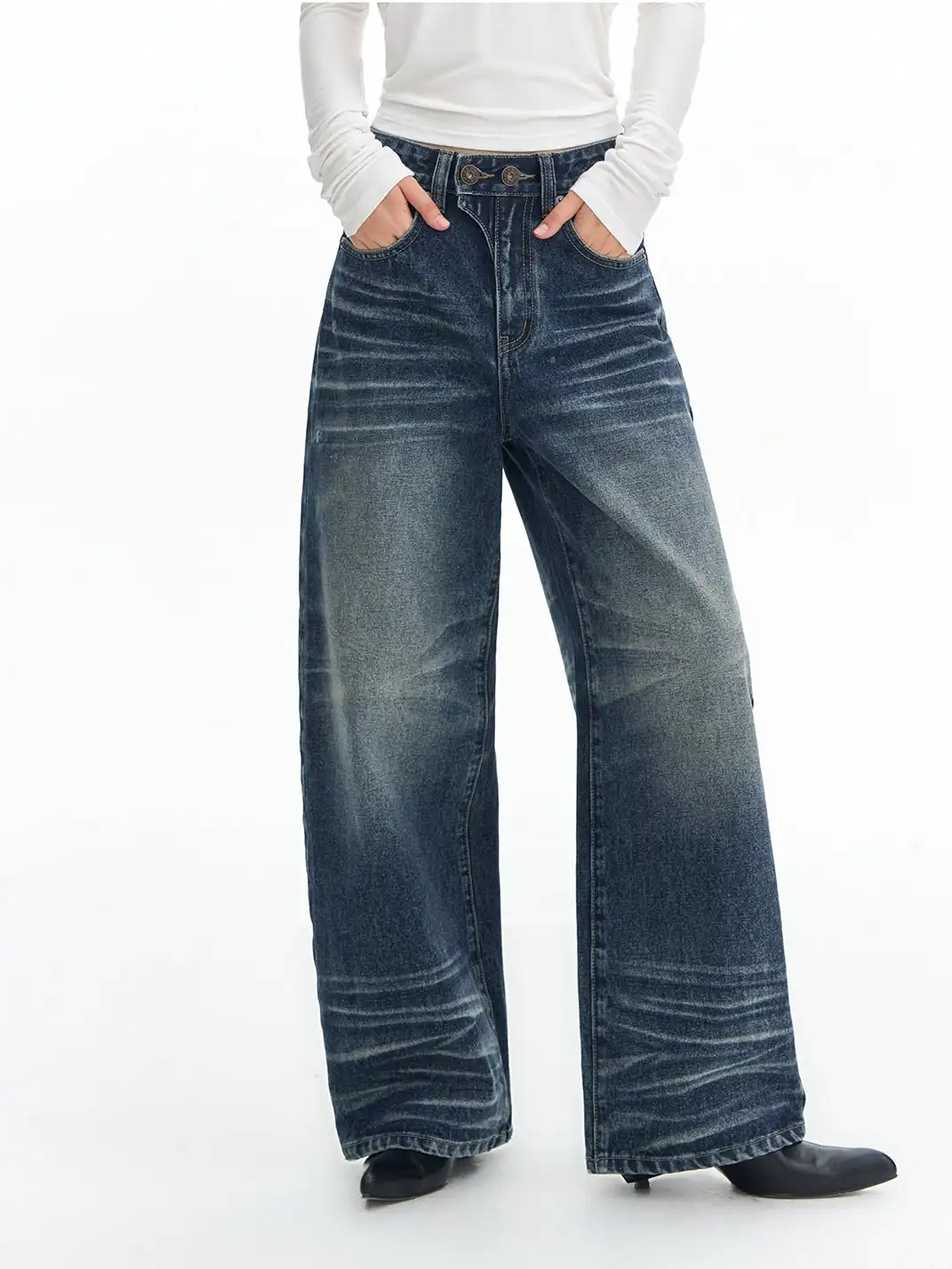 DeleteEX | Curved Washed Saucer Jeans