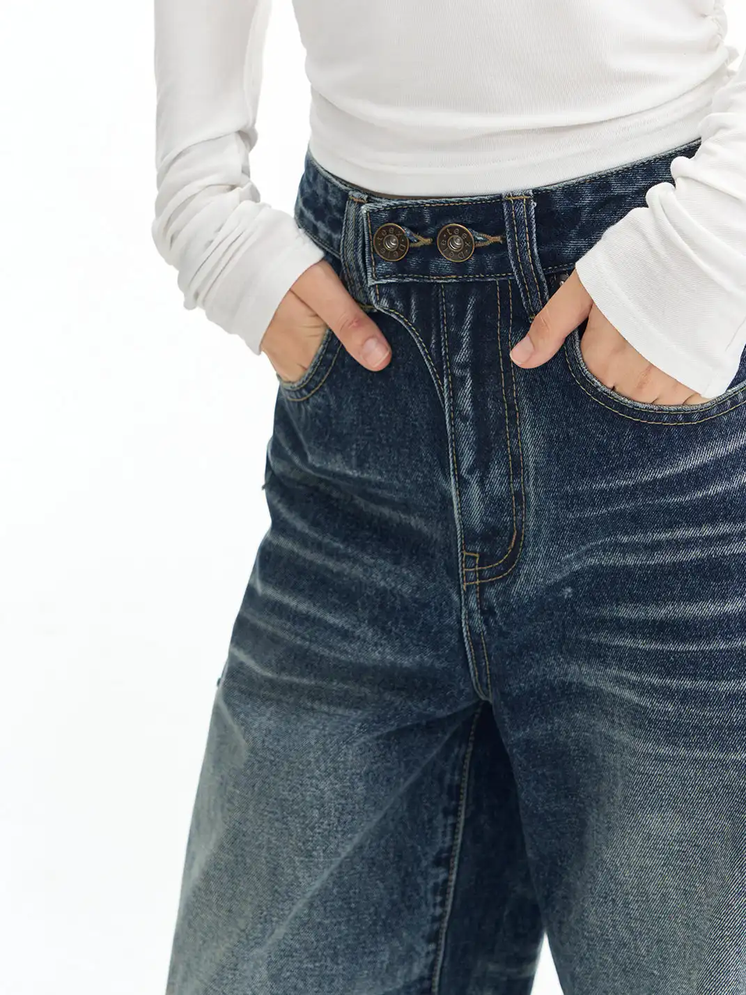 DeleteEX | Curved Washed Saucer Jeans