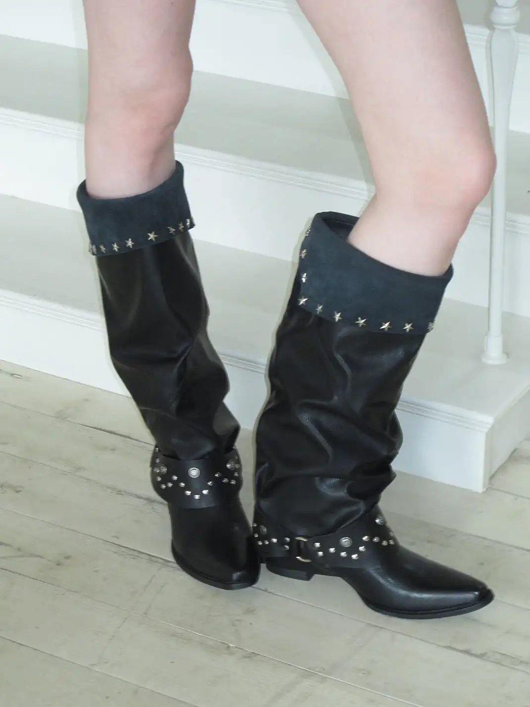 Mooreyu Atelier | Cowhide Studded Pointed-Toe Boots