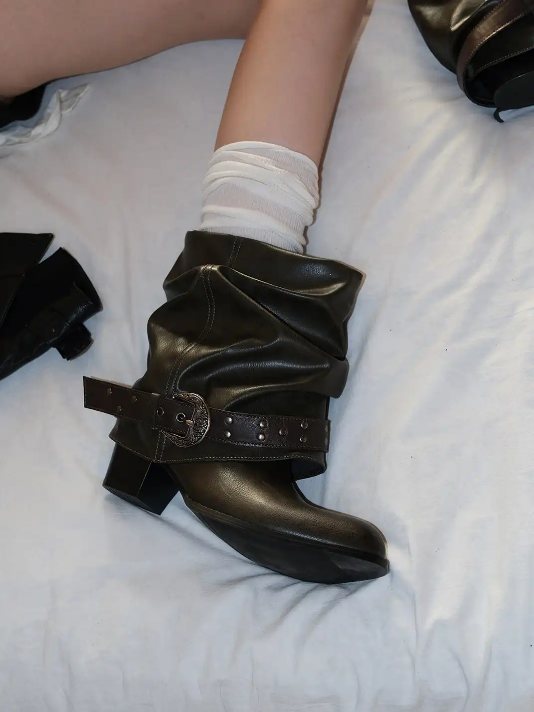 Mooreyu Atelier | Pleated Lace-Up Cowhide Ankle Boots