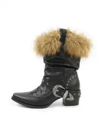 Mooreyu Atelier | Cowhide Pointed-Toe Studded Fur Snow Boots