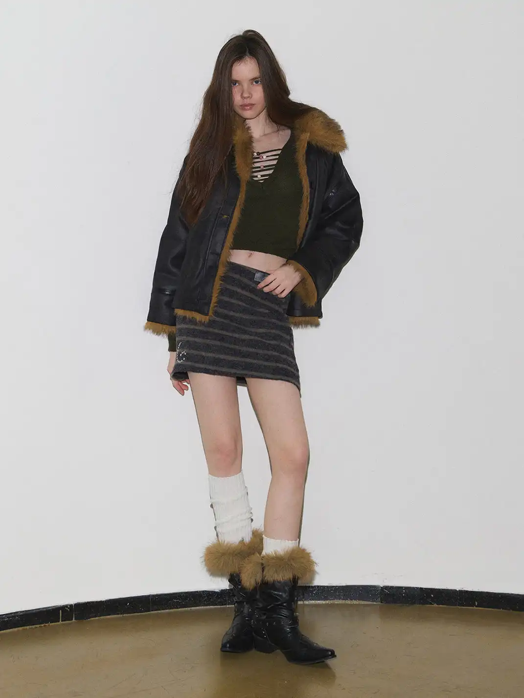 Mooreyu Atelier | Cowhide Pointed-Toe Studded Fur Snow Boots