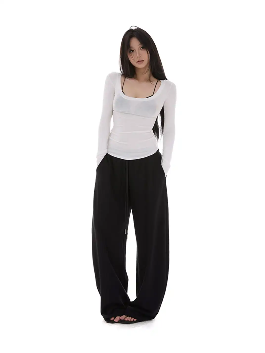 itsdinn | U-Neck Long-Sleeved T-Shirt