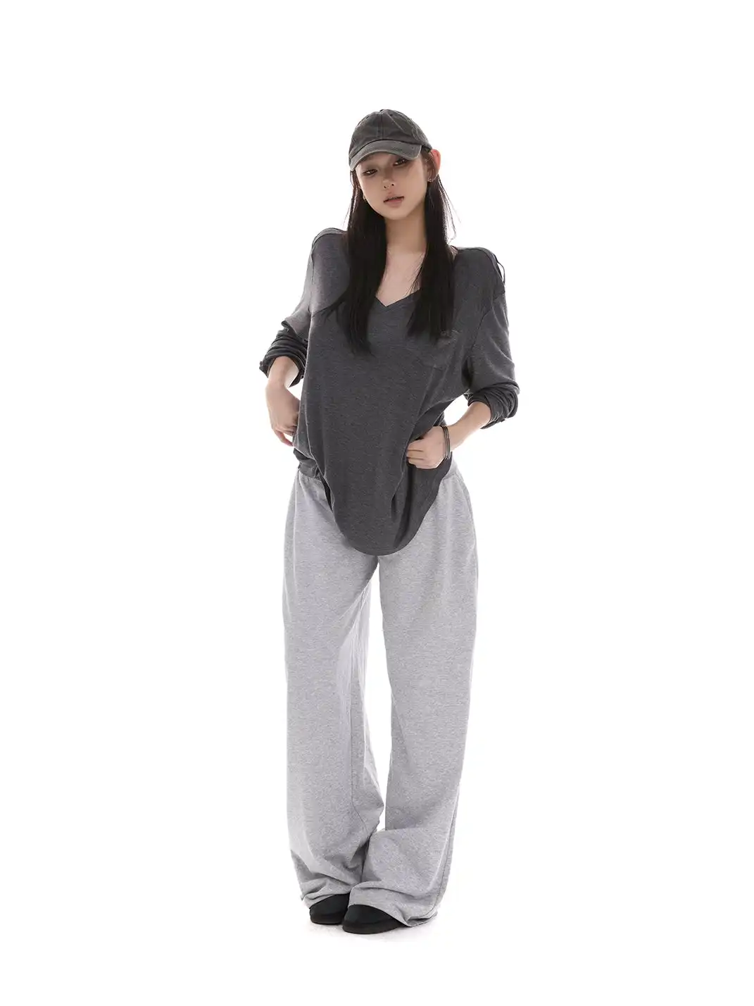 itsdinn | V-Neck Lightweight Long-Sleeved Top
