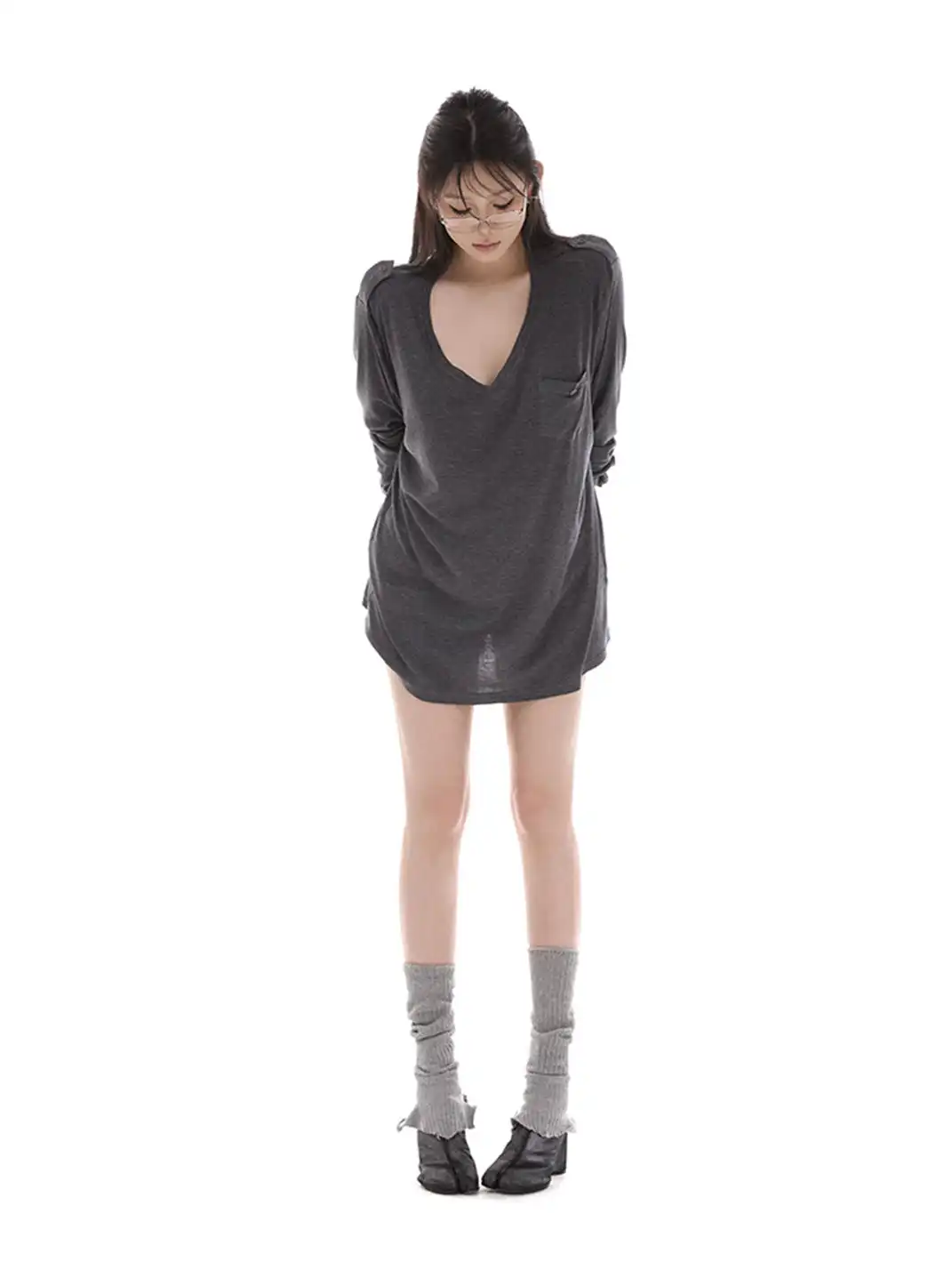 itsdinn | V-Neck Lightweight Long-Sleeved Top