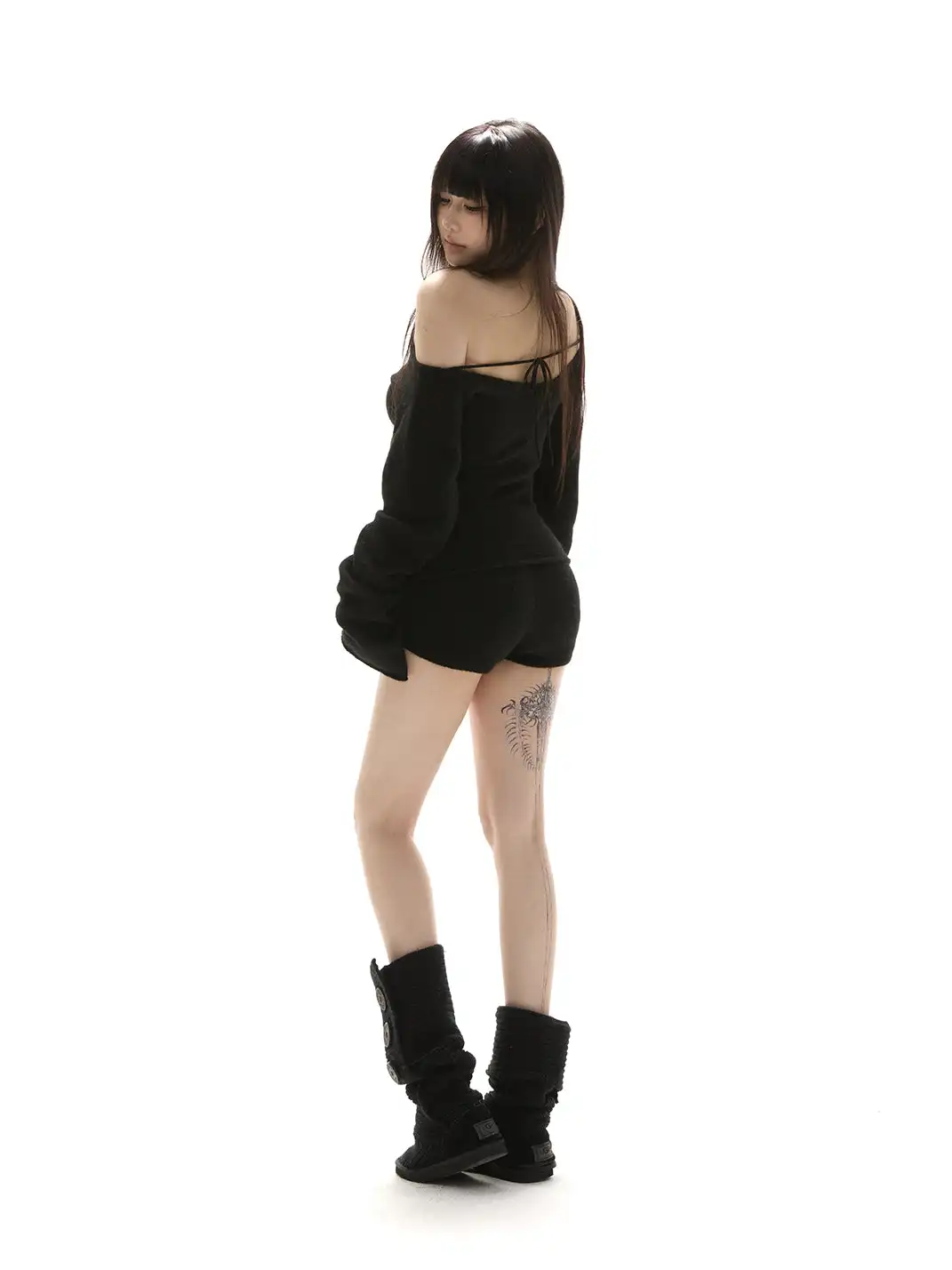 itsdinn | Off-The-Shoulder Fitted Knit Top And Shorts Two-Piece Set