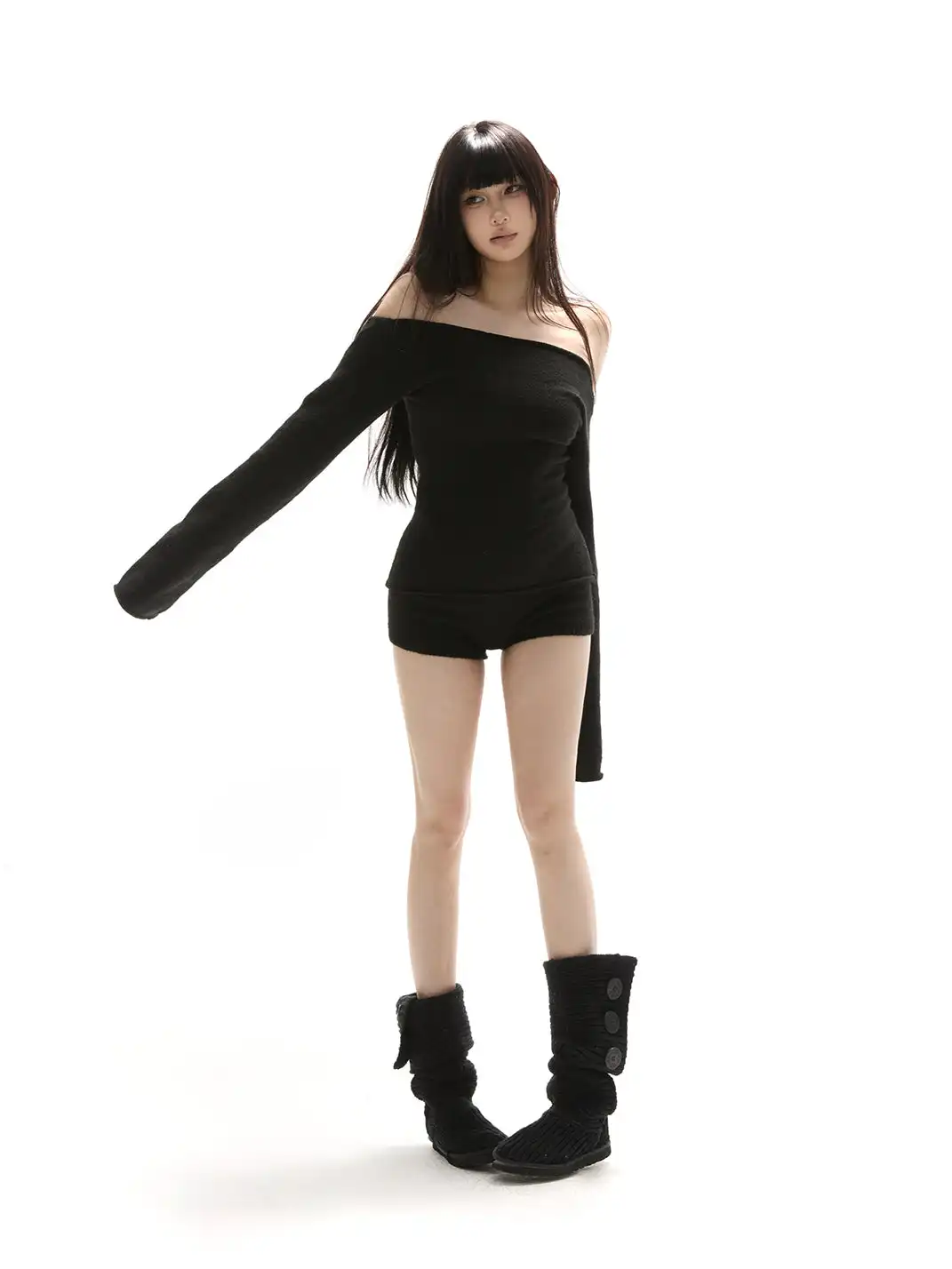 itsdinn | Off-The-Shoulder Fitted Knit Top And Shorts Two-Piece Set