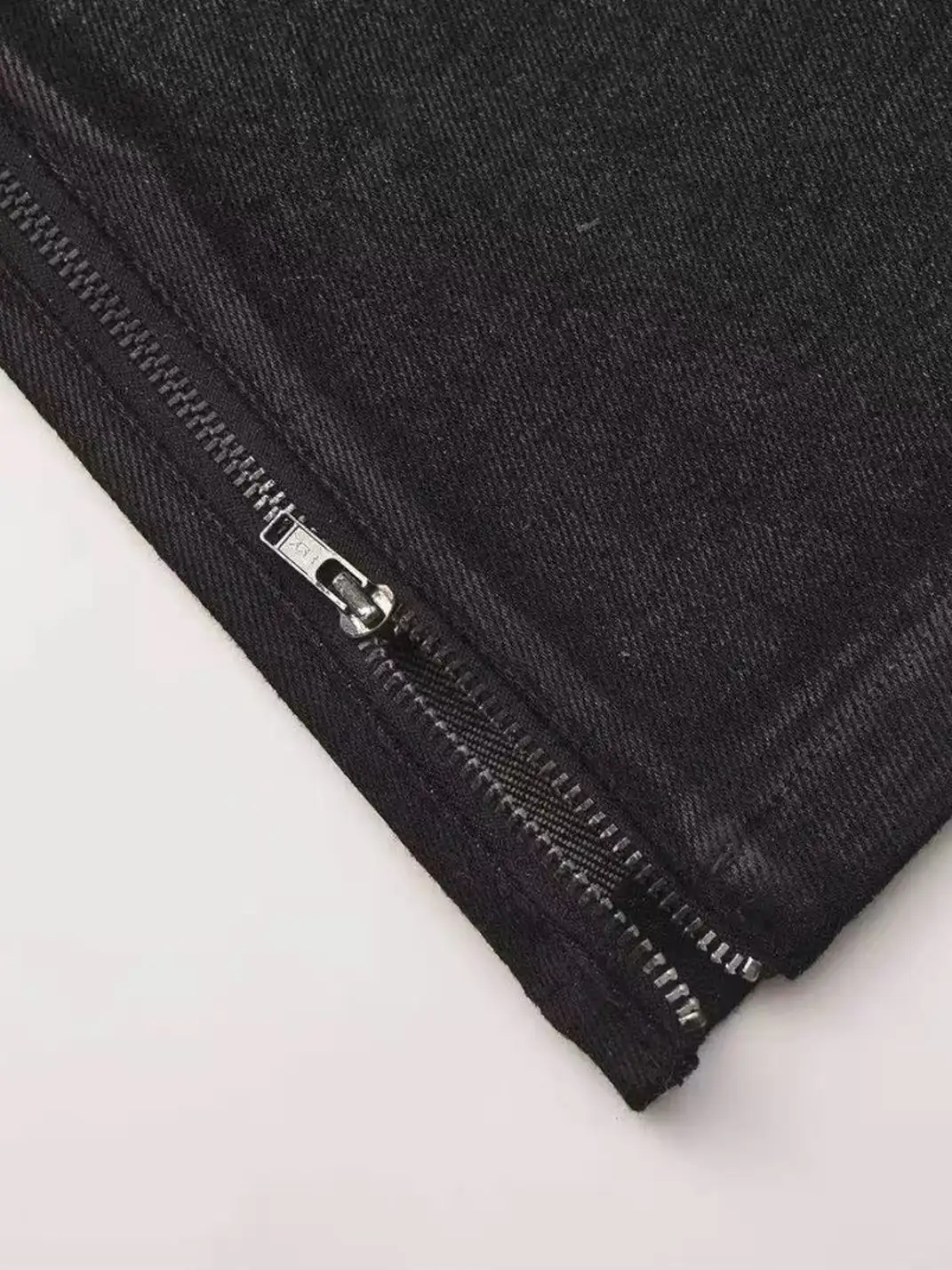 Disark | Irregularly Structured Waxed Jeans
