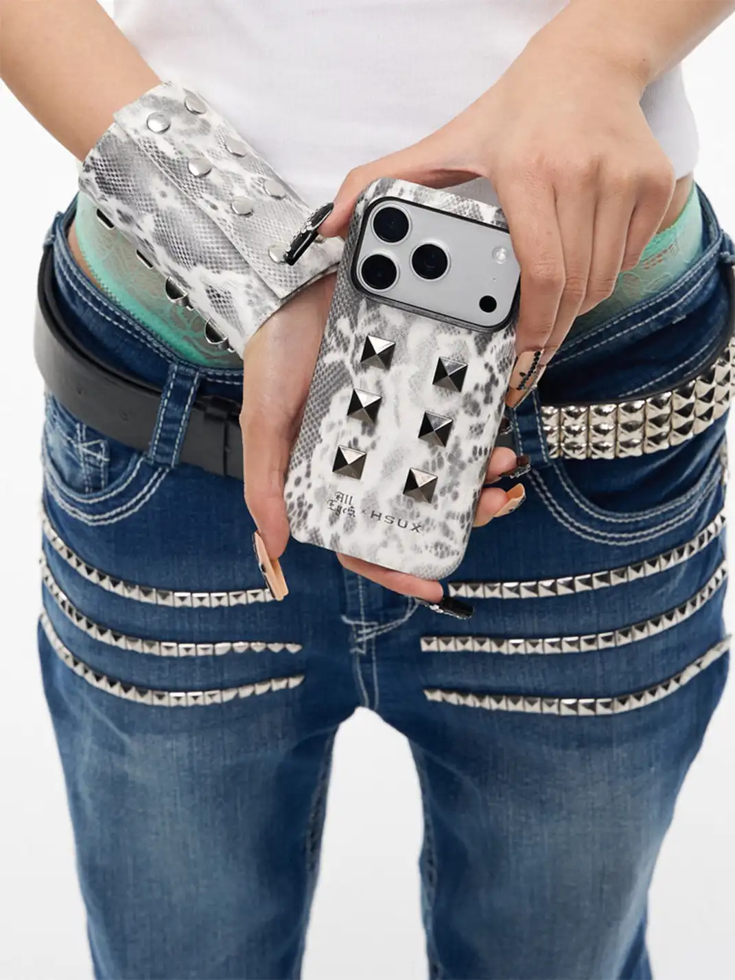 HSUX OFFICIAL | Rivet Print Phone Case