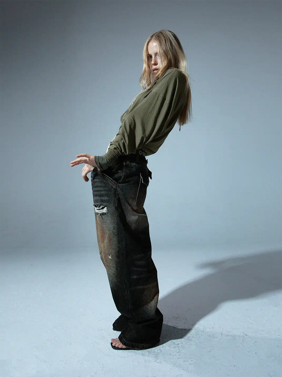 DoublePunch | Distressed Mud-Dyed Low-Rise Curved Jeans