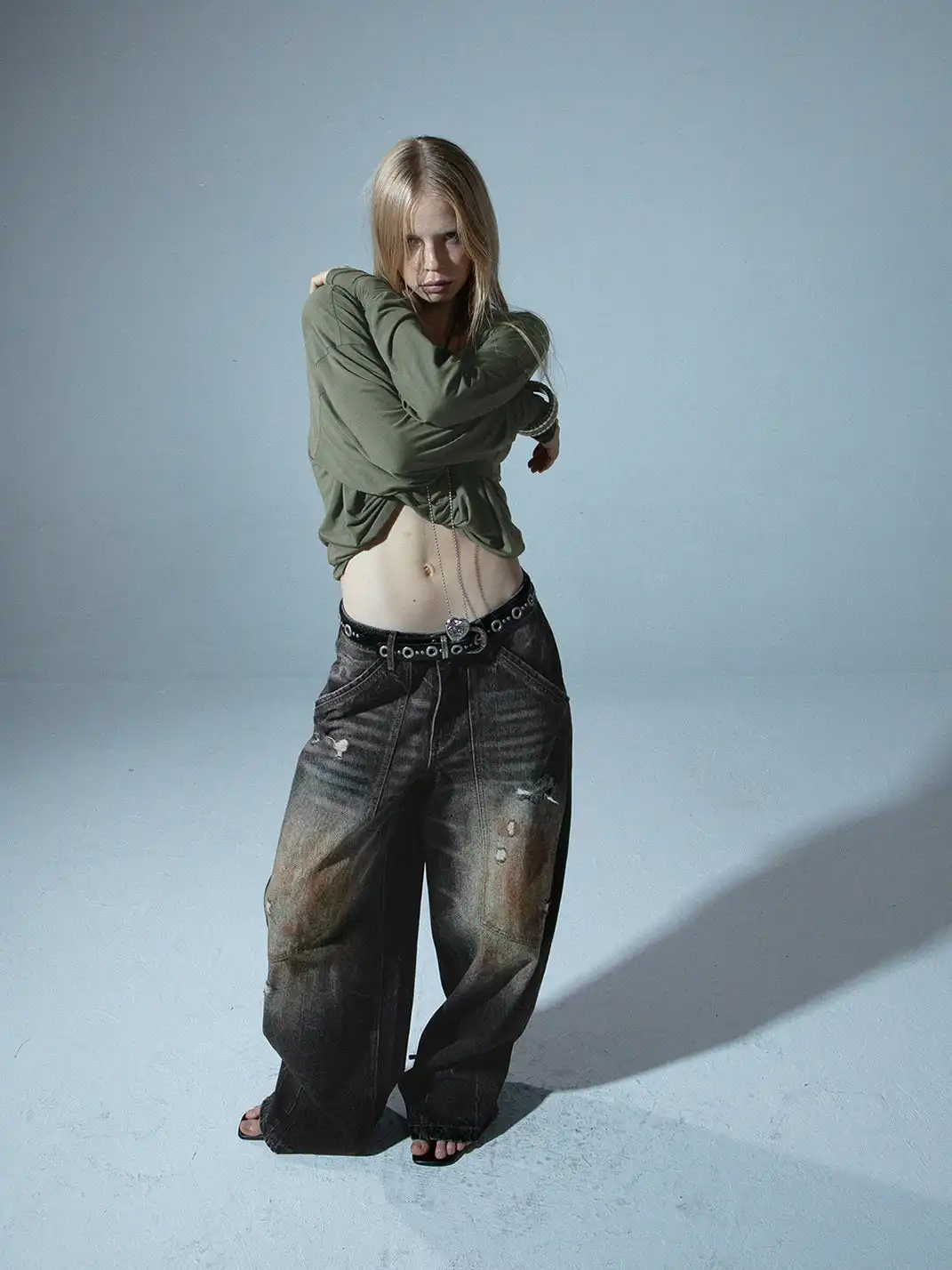 DoublePunch | Distressed Mud-Dyed Low-Rise Curved Jeans