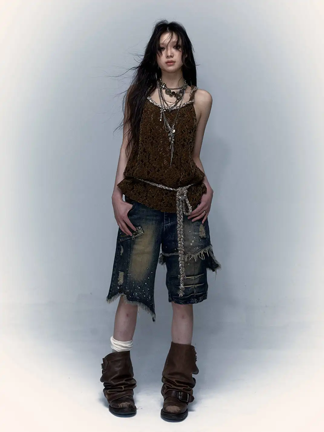 NO ROMANCE | Distressed Wide-Leg Cropped Jeans