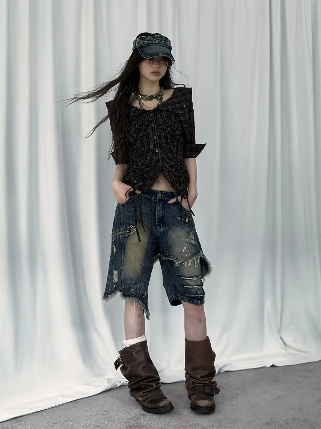 NO ROMANCE | Distressed Wide-Leg Cropped Jeans