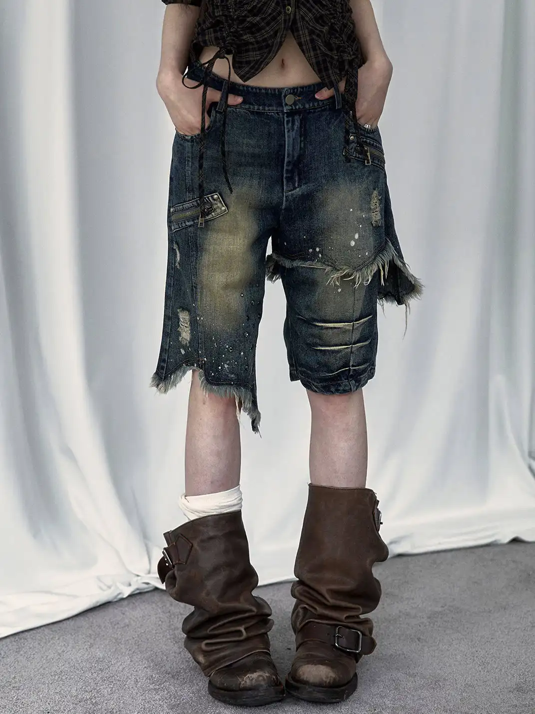 NO ROMANCE | Distressed Wide-Leg Cropped Jeans