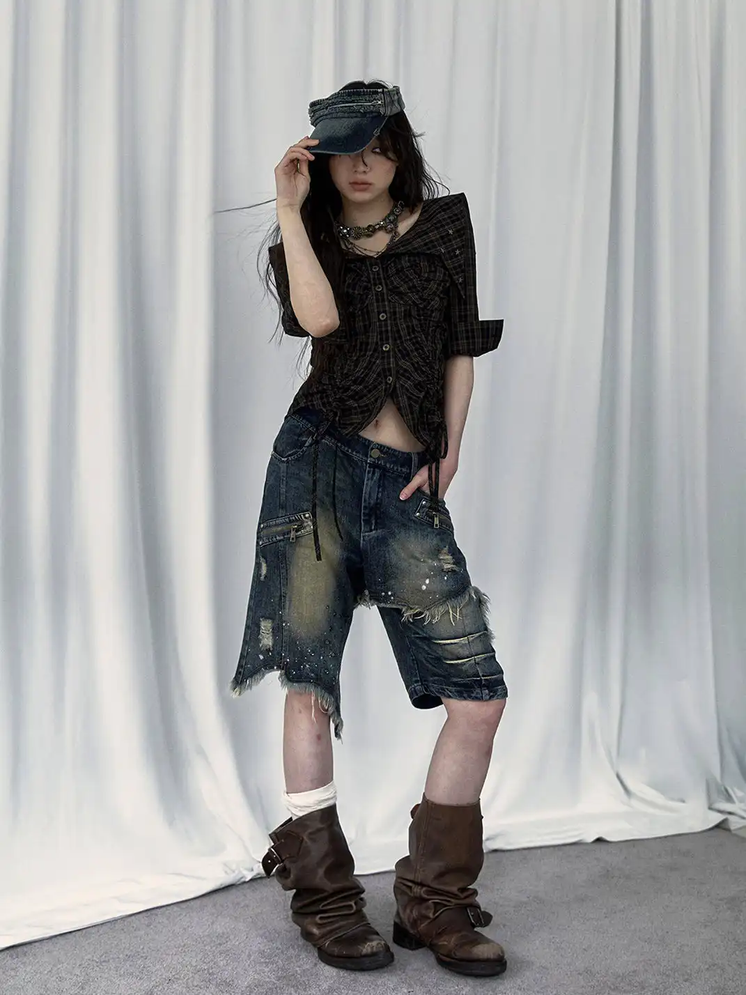 NO ROMANCE | Distressed Wide-Leg Cropped Jeans