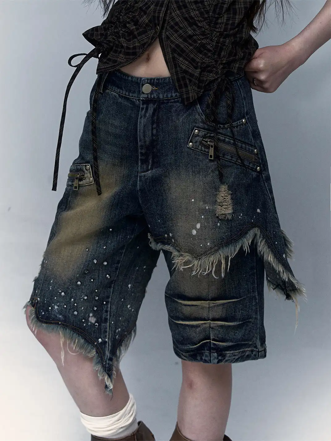 NO ROMANCE | Distressed Wide-Leg Cropped Jeans