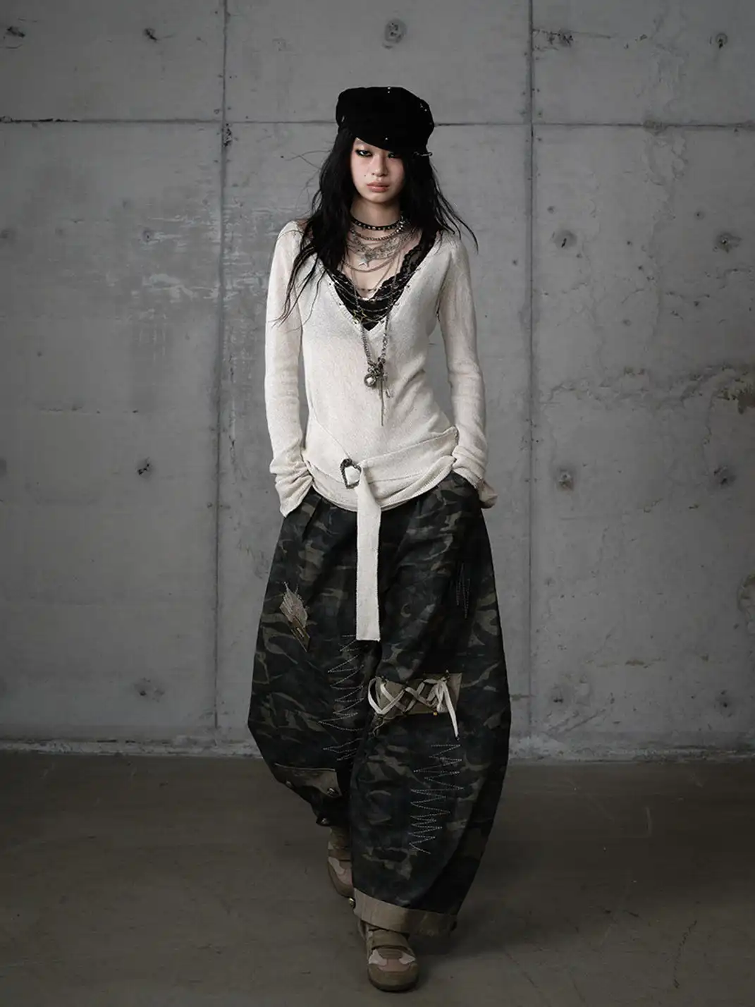 NO ROMANCE | Printed Distressed Slim-Fit V-Neck Long-Sleeved Knit Top