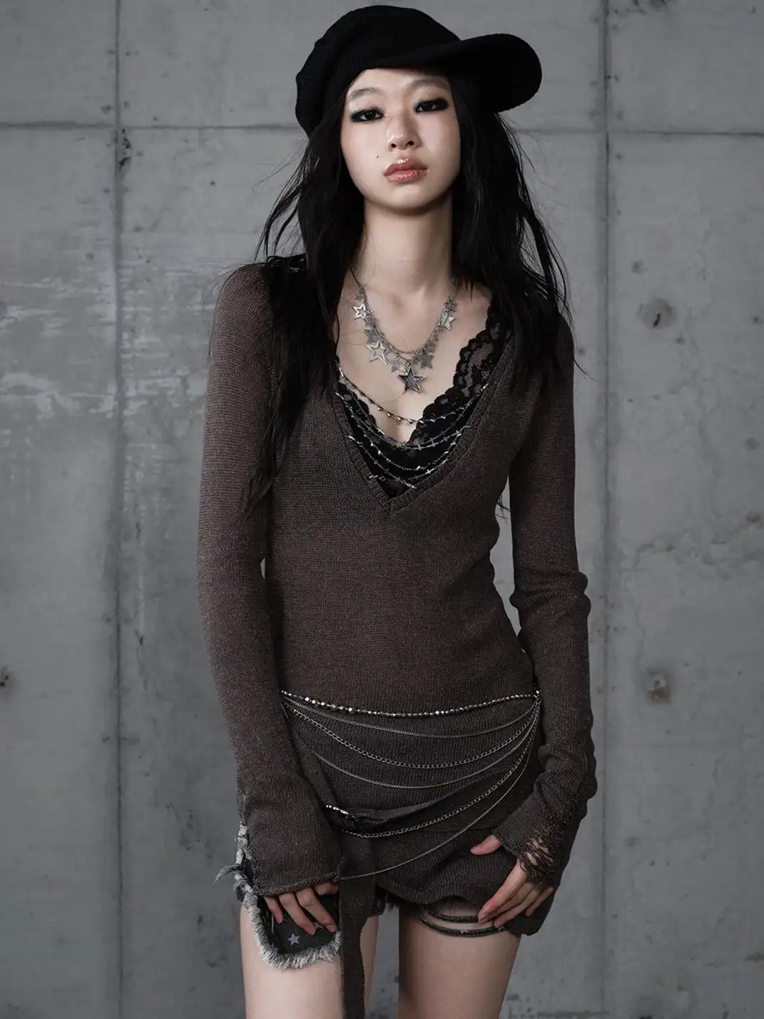 NO ROMANCE | Printed Distressed Slim-Fit V-Neck Long-Sleeved Knit Top