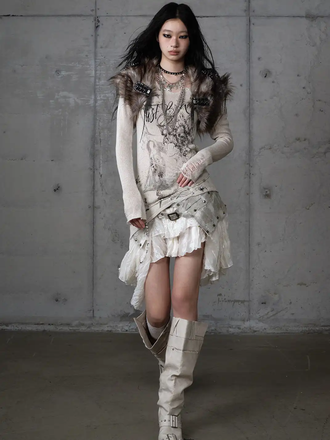 NO ROMANCE | Printed Distressed Slim-Fit V-Neck Long-Sleeved Knit Top