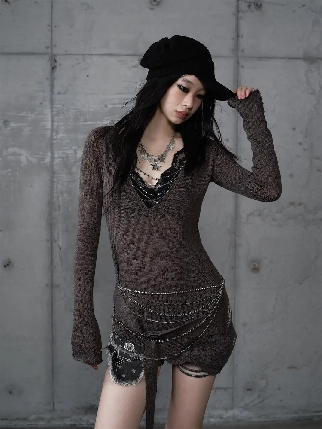 NO ROMANCE | Printed Distressed Slim-Fit V-Neck Long-Sleeved Knit Top