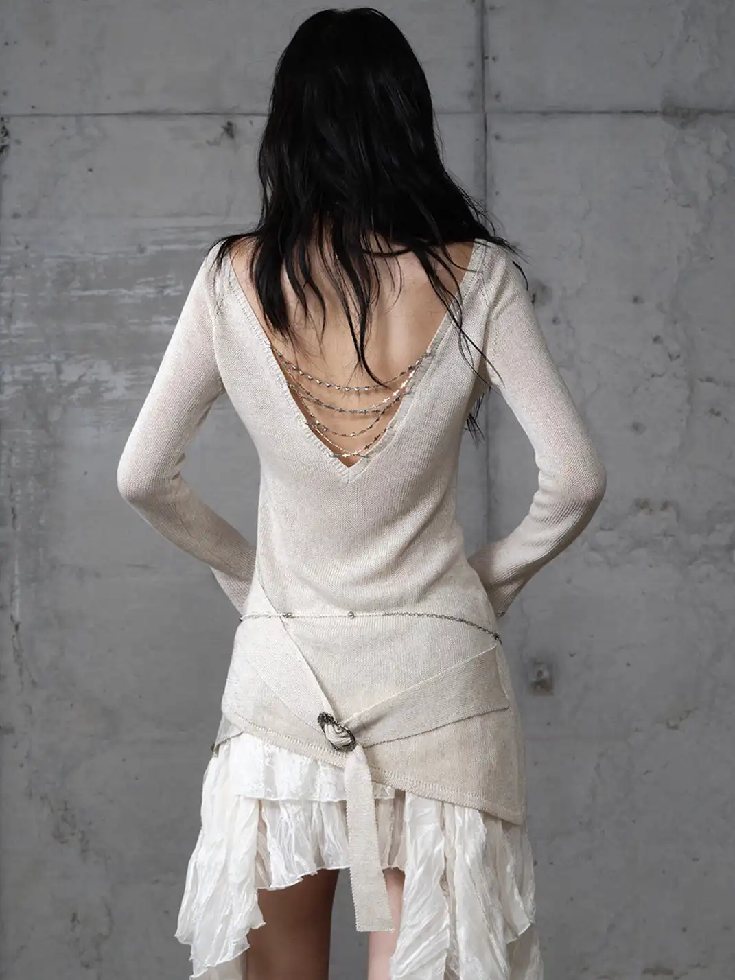 NO ROMANCE | Printed Distressed Slim-Fit V-Neck Long-Sleeved Knit Top