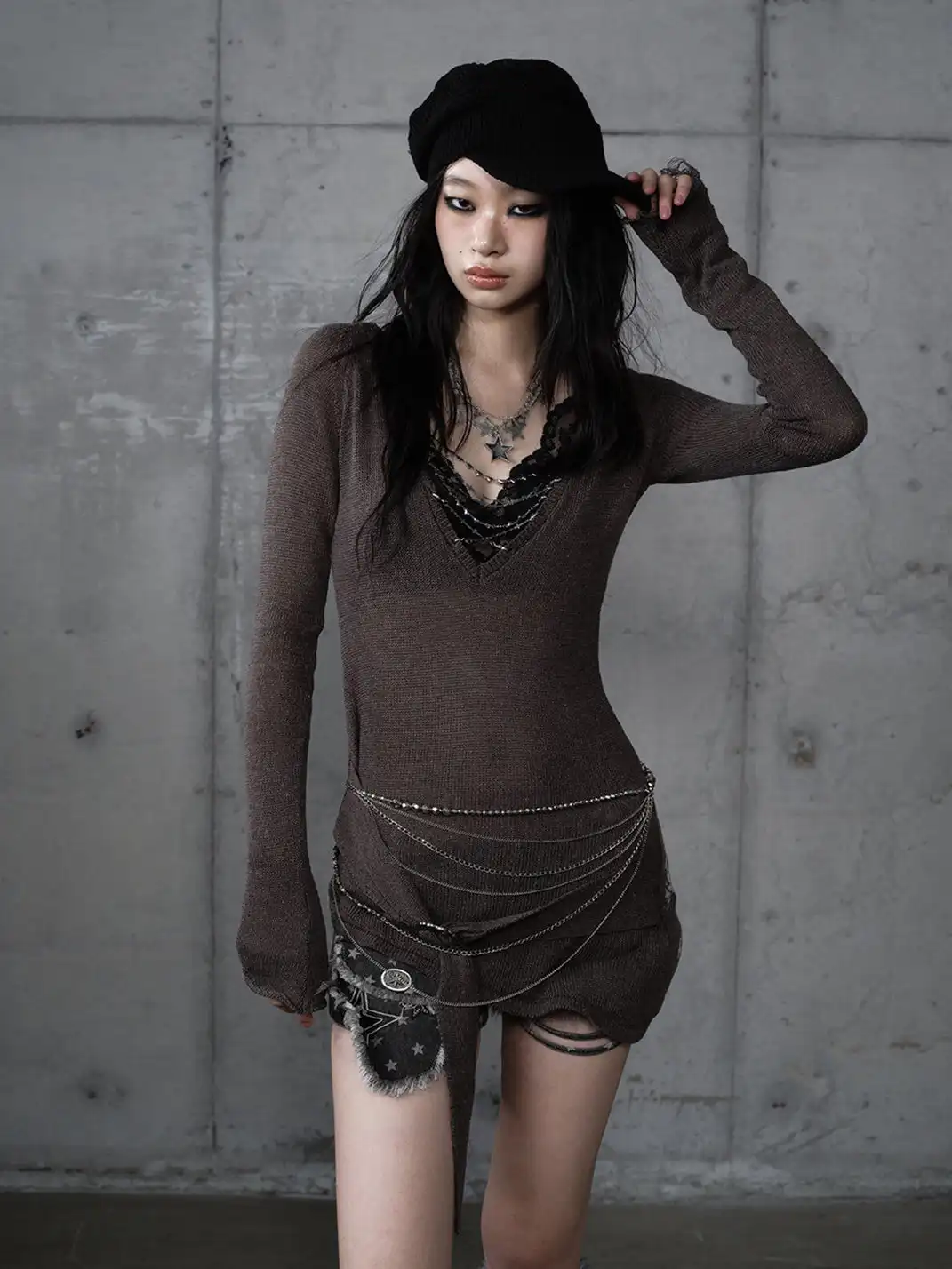 NO ROMANCE | Printed Distressed Slim-Fit V-Neck Long-Sleeved Knit Top