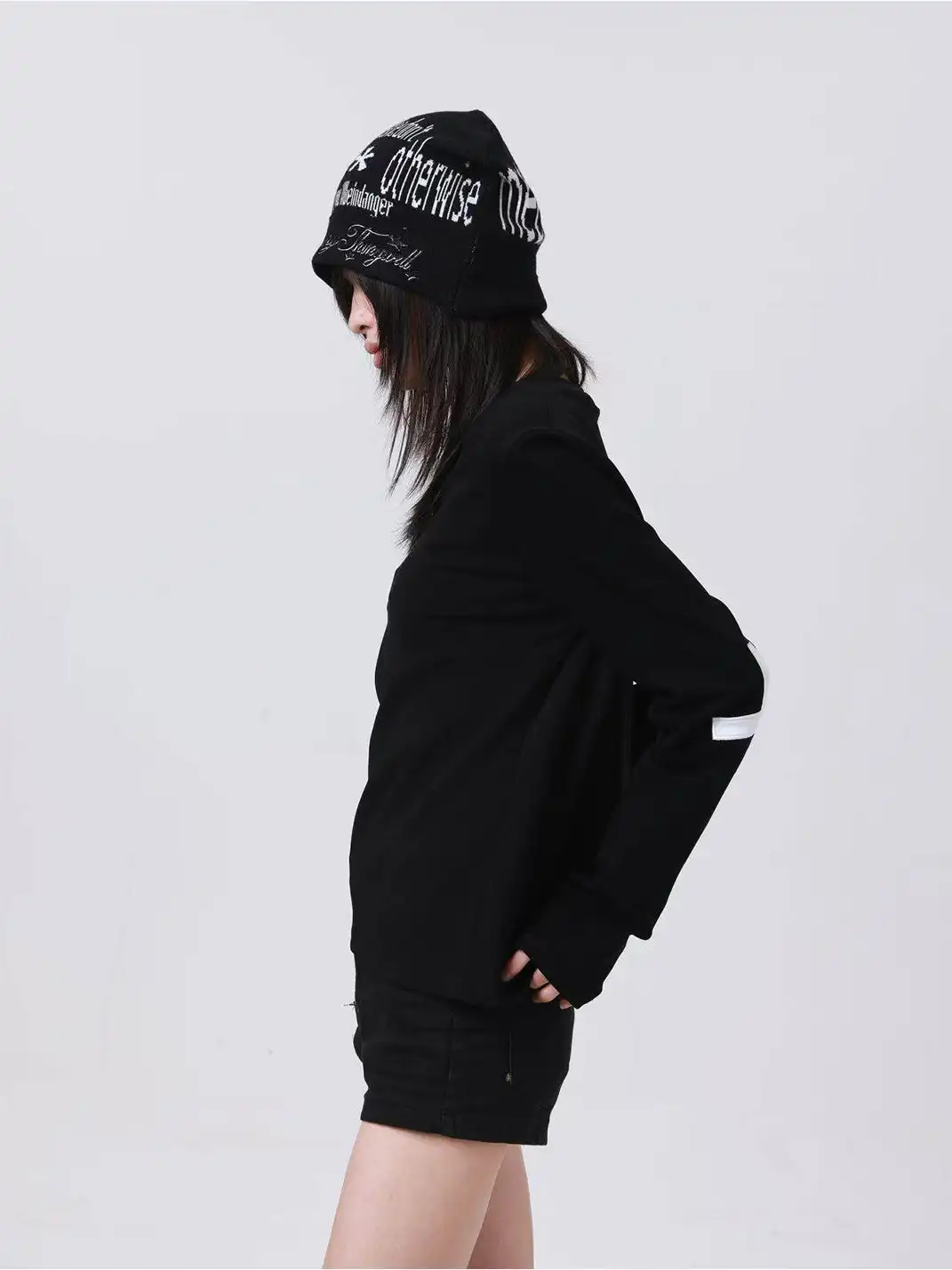 DETW | Five-Pointed Star Leather Studded Beanie