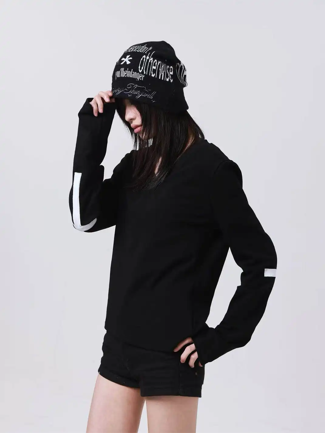 DETW | Five-Pointed Star Leather Studded Beanie