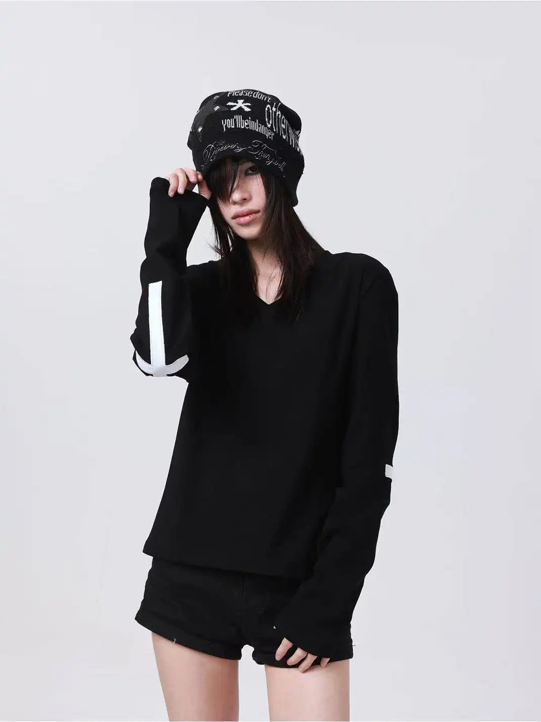 DETW | Five-Pointed Star Leather Studded Beanie