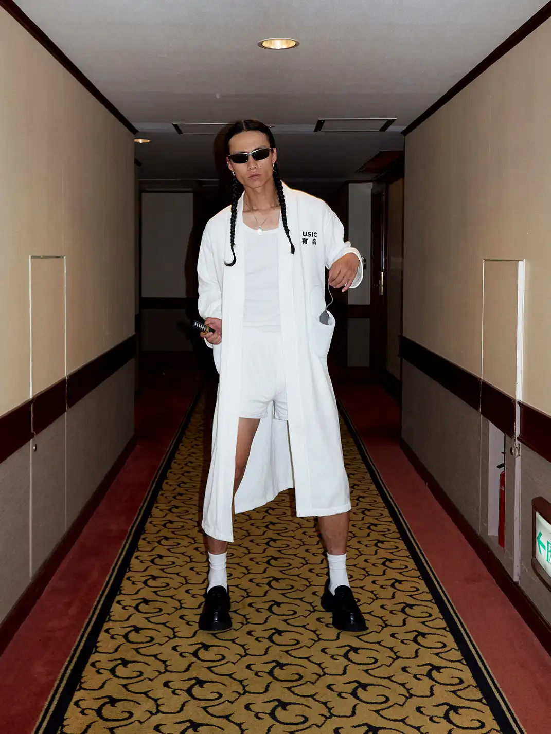 USIC | Embroidered Slipper-Shaped Pocket Bathrobe