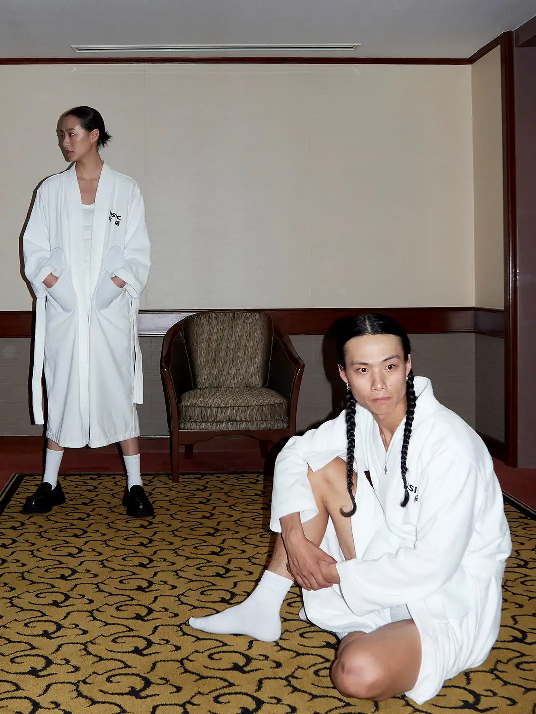 USIC | Embroidered Slipper-Shaped Pocket Bathrobe