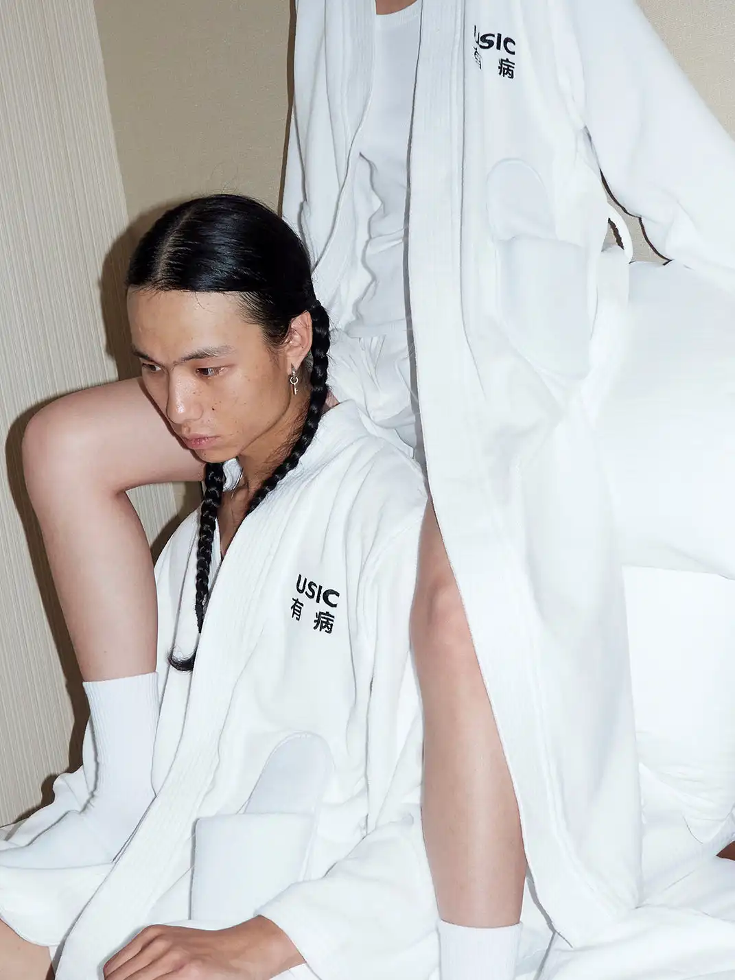USIC | Embroidered Slipper-Shaped Pocket Bathrobe