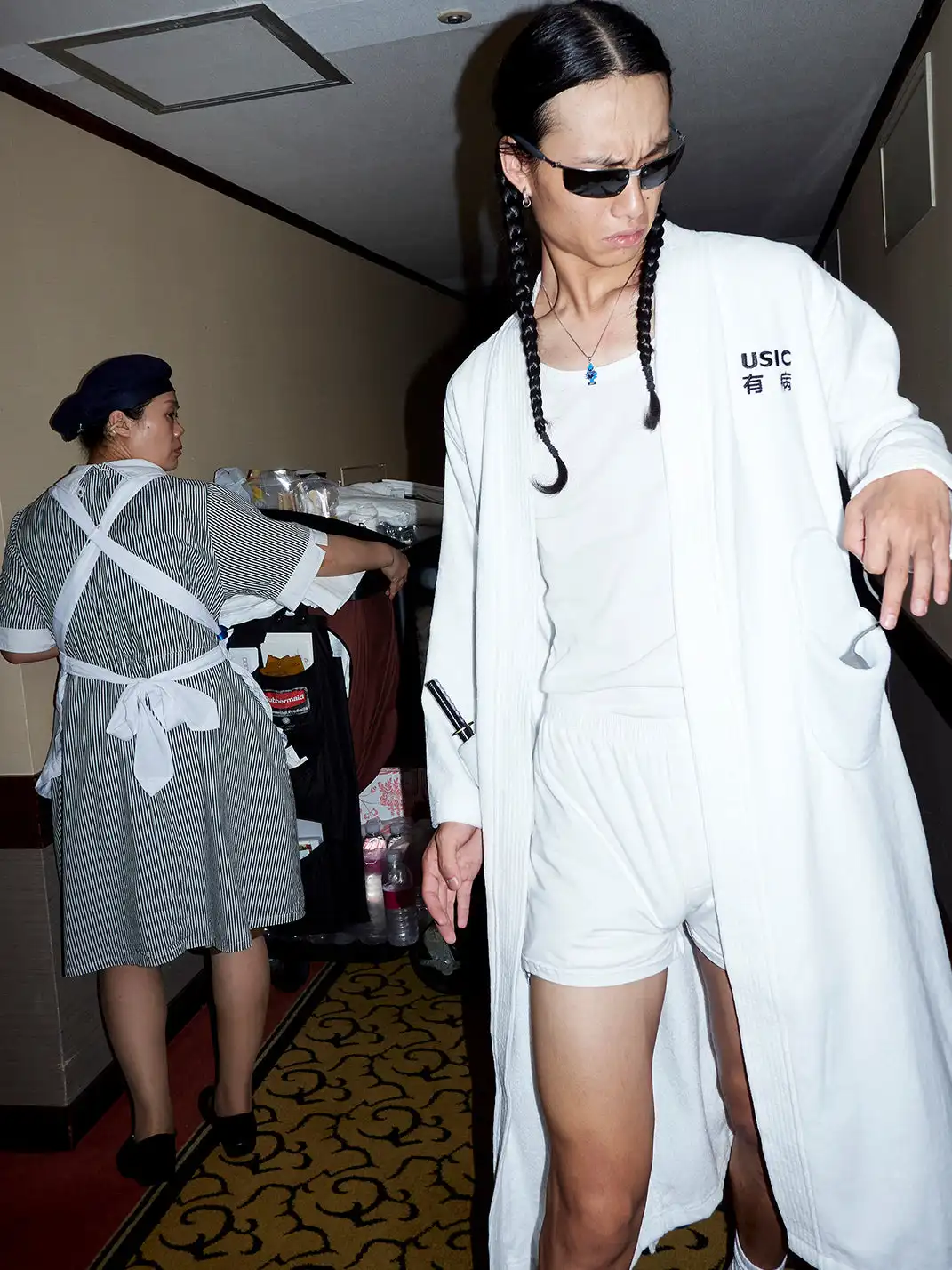 USIC | Embroidered Slipper-Shaped Pocket Bathrobe