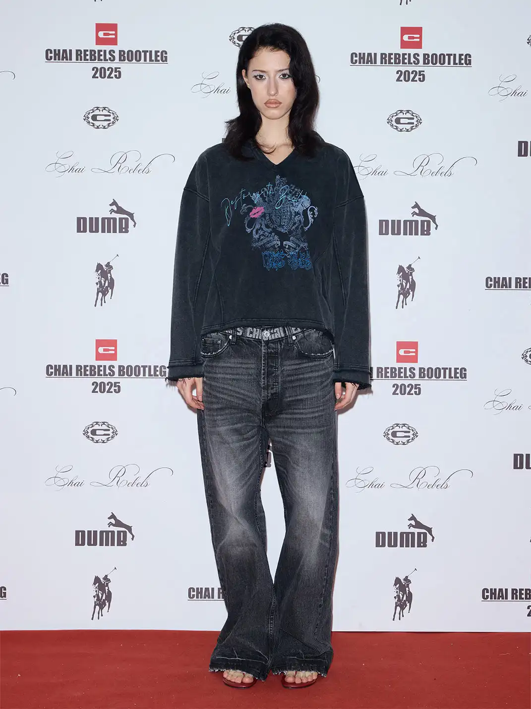 CHAI | Washed Cat Whisker Embroidered Waistband Jeans