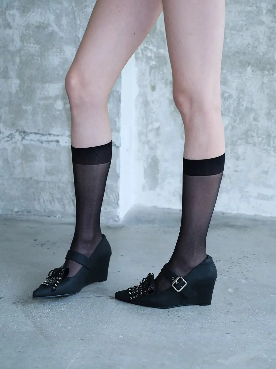 Mooreyu Atelier | Bow-Knot Buckle Wedge Heels