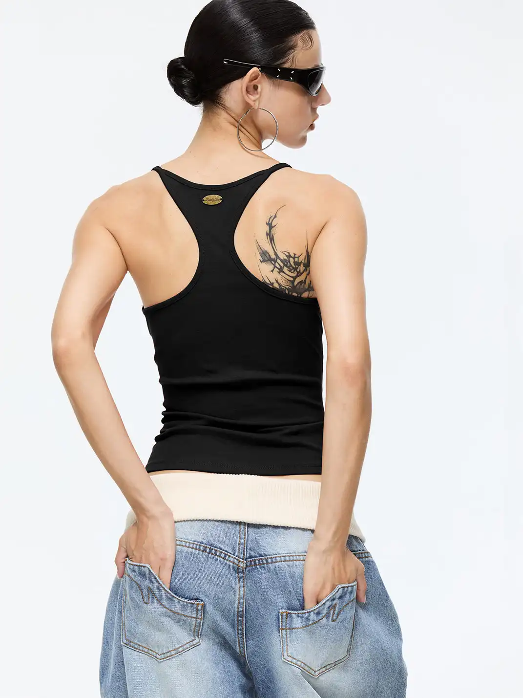 Latelylab | Appliqué Embroidered Knitted Camisole-Black