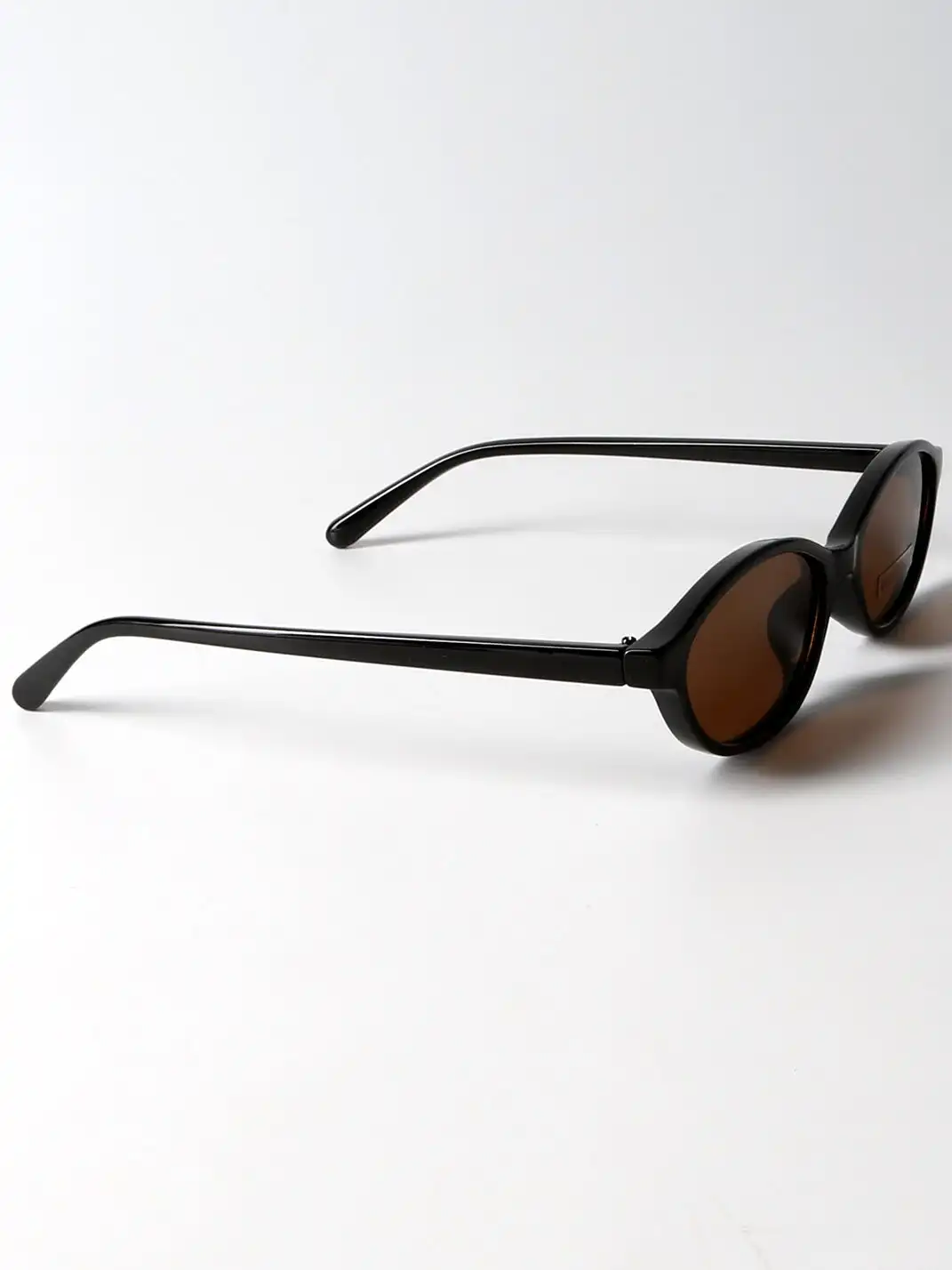 404 | Oval UV-Protective Sunglasses