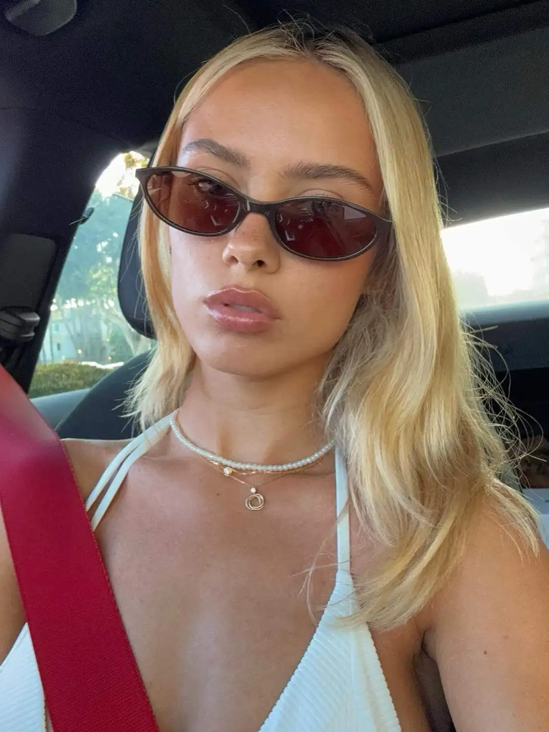 404 | Oval UV-Protective Sunglasses