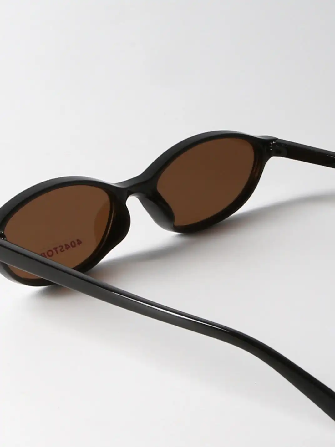 404 | Oval UV-Protective Sunglasses