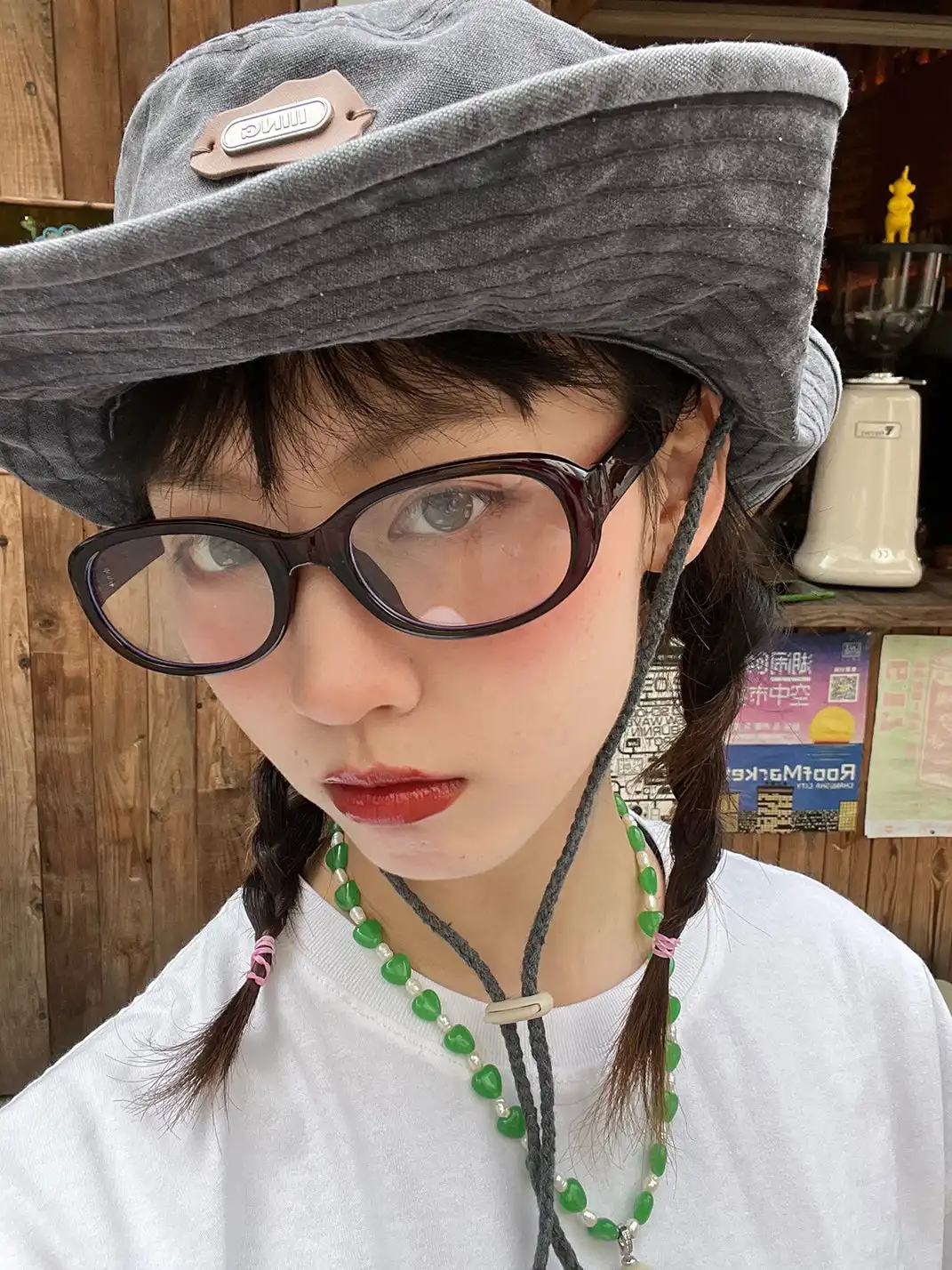 404 | Oval-Shaped Glasses That Make Your Face Look Smaller