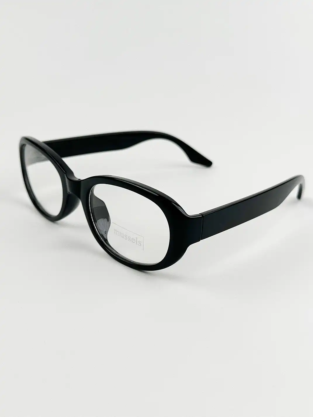 404 | Oval-Shaped Glasses That Make Your Face Look Smaller