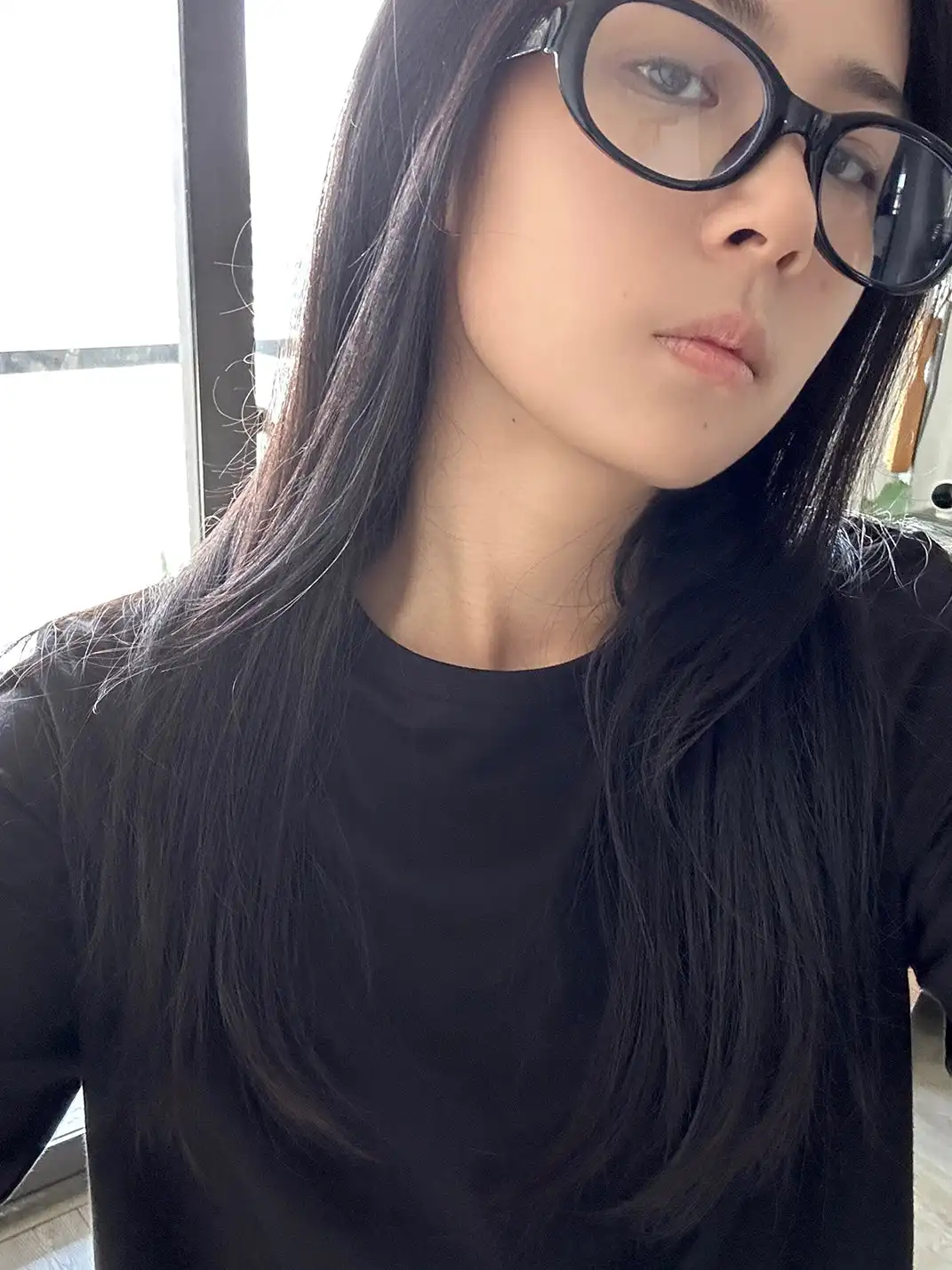 404 | Oval-Shaped Glasses That Make Your Face Look Smaller
