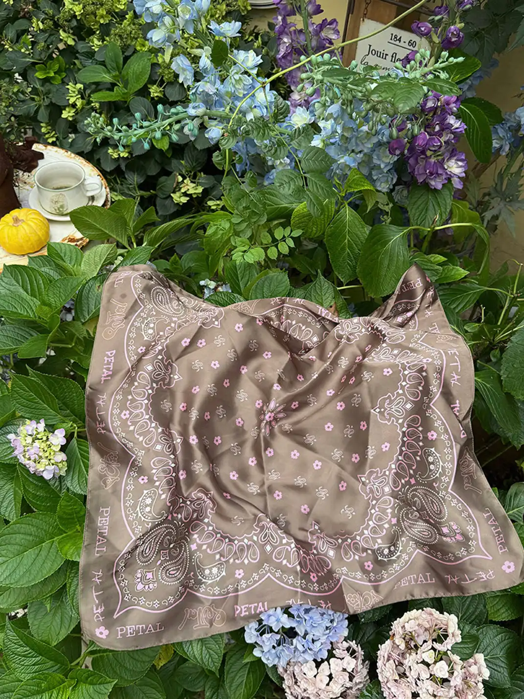 pEtaLPeTaL | "Seven Flowers" Logo Printed Silk Scarf