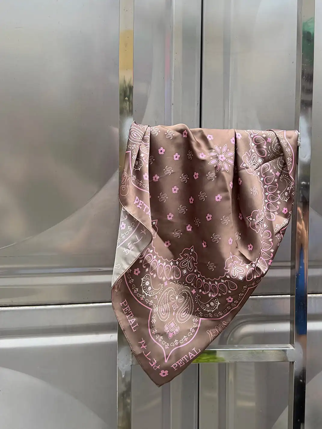 pEtaLPeTaL | "Seven Flowers" Logo Printed Silk Scarf